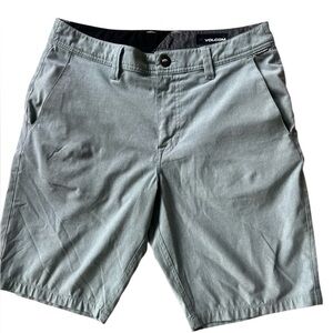 Volcom cargo short size 30 good condition green Surf  and Turf  four-way stretch